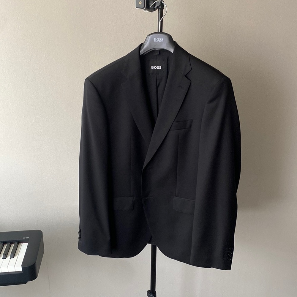 Hugo Boss 40 R Black Sport coat (22’ season)